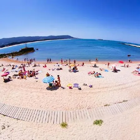 With 3 Bedrooms In With Wonderful Sea View Furnished Terrace And Wifi 200 M From The Beach * A Guarda